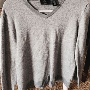 Italian yarn, V-neck, gray Calvin Klein sweater.
